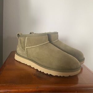 Olive green ultra short Uggs